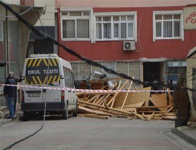 Lodos Seyrantepe'de Çatıyı Uçurdu