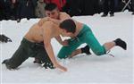 Pehlivanlar Kar Üstünde Güreşti