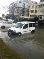 Yeşilköy’de Deniz Taştı