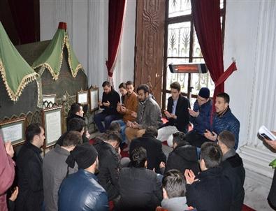 Ak Partili Gençler Sultan Abdülhamit’i Kabri Başında Andı