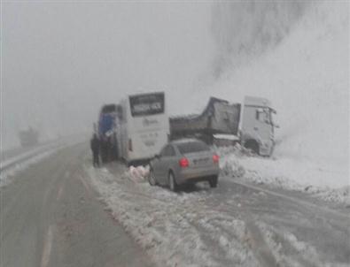 Yolcu Otobüsü Tır'ın Dorsesine Çarpı Açıklaması