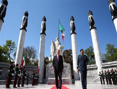 Erdoğan, Meksika Ulusal Vatan Anıtı’na Çelenk Bıraktı