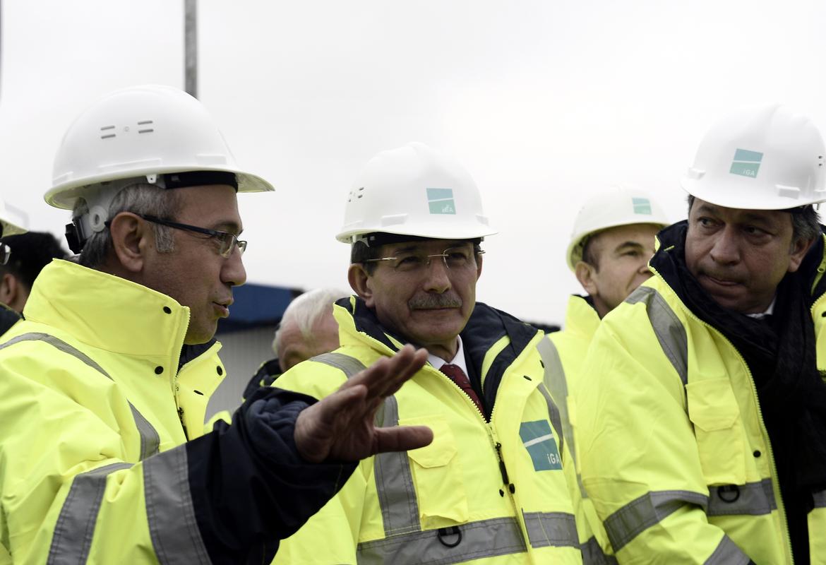 Davutoğlu, 3. havalimanı inşaatını inceledi