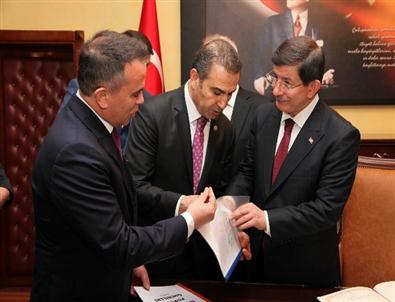 Başbakan Davutoğlu’na Sivas Raporu Verildi