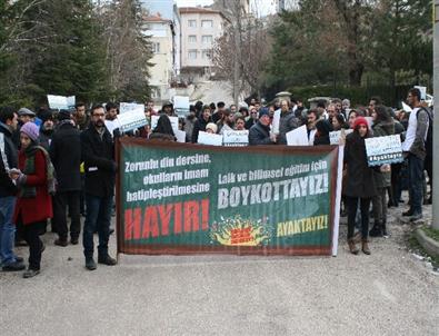 Eskişehir'de Zorunlu Din Dersine Tepki Yürüyüşü