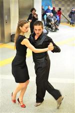 KEMANCı - Metro İstasyonunda Sevgililer Günü Tangosu