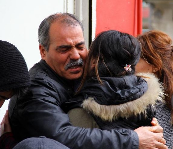 Özgecan'ın tabutunu kadınlar taşıdı