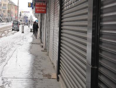 Hakkari’de Kepenkler Açılmadı