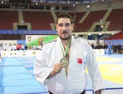 Bülent Ecevit Üniversitesi Öğrencisi Avrupa Judo Şampiyonasından Madalyayla Döndü