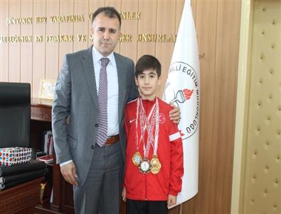 Şampiyon Tekvandocu’dan Sultanoğluna Ziyaret