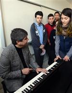 ŞARKı SÖZÜ - Başkan Türel, Fikret Şeneş’i Piyanoda Andı