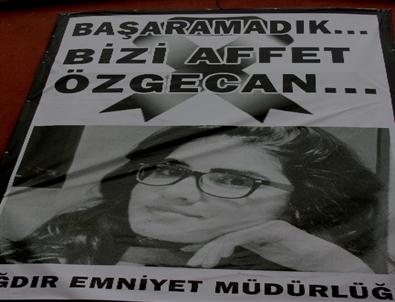 Bayan Polislerden Özgecan İçin Sessiz Eylem
