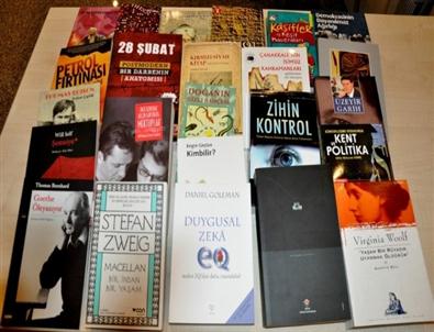 Çomü Kütüphanesine Anlamlı Bağış