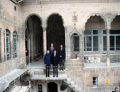 Vali Küçük Tarihi Evleryon Çalışmalarını İnceledi