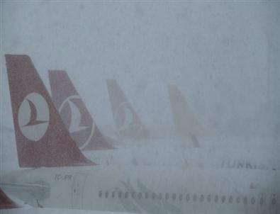 Atatürk Havalimanı Uçuş Trafiğine Kapandı