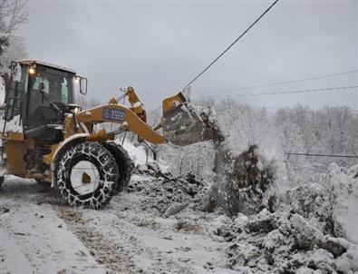Bursa’da 50 Tonluk Kaya Yol Kapattı