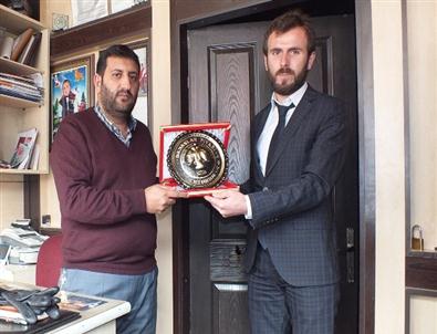 Genç Memur-sen'den İha Muhabiri Murat Çankaya’ya Plaket...