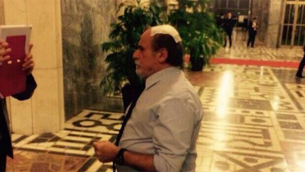 Ertuğrul Kürkçü Meclis'e kaskla geldi