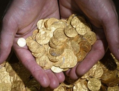 Denizin altında 2 bin adet altın bulundu
