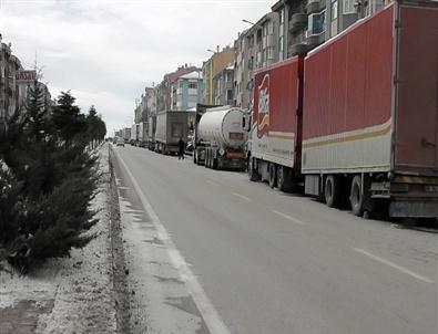 Kulu’da Araçlar Yolların Açılmasını Bekliyor