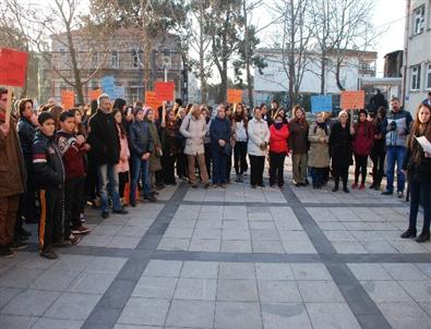 Lise Öğrencileri Özgecan İçin Yürüdü