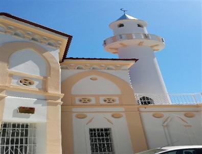 Arnavutluk'ta Bulunan Vlora Müftülüğü'ne Destek