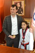 Avrupa Üçüncüsü Kübra’ya Çerkezköy Belediye Başkanı Akay’dan Hediye