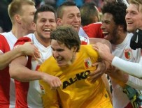 BUNDESLIGA - Marwin Hitz attığı golle Almanya'yı salladı