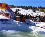 KORAY CANDEMİR - Uludağ’da Buz Gibi Havuza Atladılar
