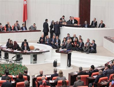 Hdp’li Milletvekilleri Genel Kurul’da Oturma Eylemi Başlattı
