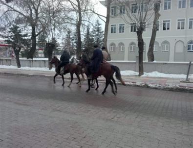 Afyonkarahisar’dan 4 Atlı Geçti