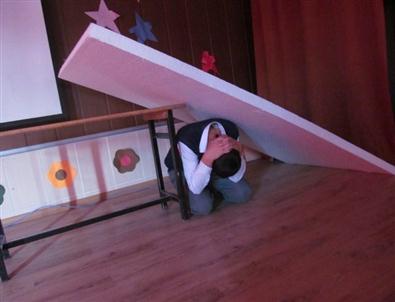 Korkuteli'nde Öğrencilere Deprem Tatbikatı