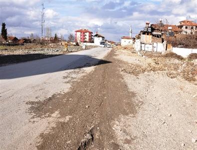 Malatya Büyükşehir Belediyesi Çarmuzu’da Yol Genişletme Çalışması Yapıyor