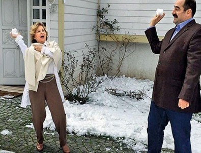 Nazlı Ilıcak ve Zekeriya Öz kartopu oynadı