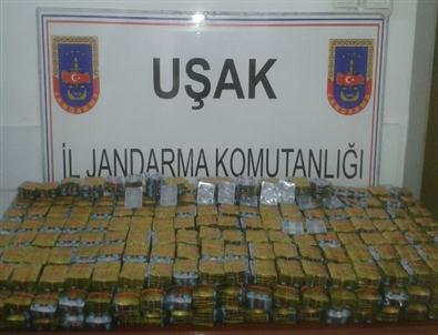 Uşak'ta Kaçak Sigara ve Uyarıcı Hap Operasyonu