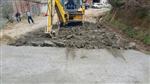 Beton Yol Tahrip Edildi