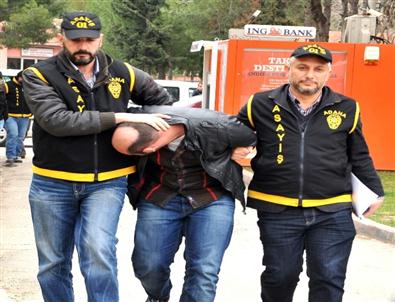 Dolandırıcılık Zanlısını Peruk Tutuklattı