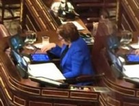 MARİANO RAJOY - Başbakan konuşurken Meclis başkanı Candy Crush oynadı