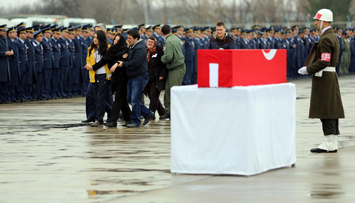 Sehit pilotlar için tören düzenlendi
