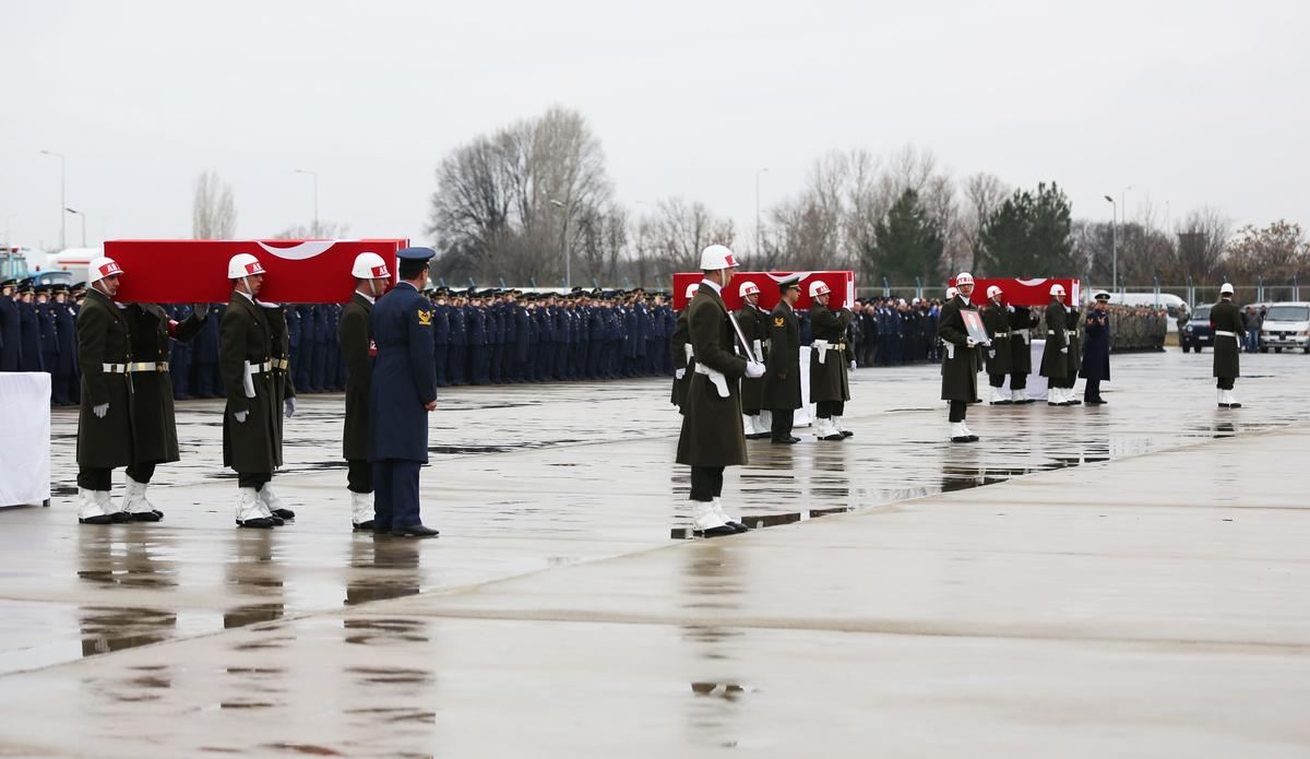 Sehit pilotlar için tören düzenlendi