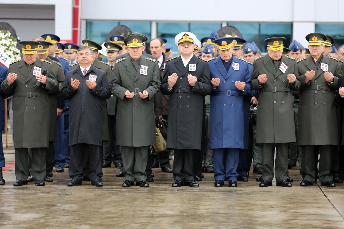 Sehit pilotlar için tören düzenlendi