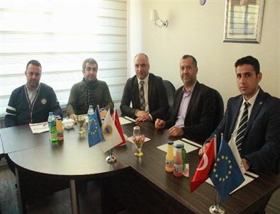 'Ak Parti Bölge İçin Allah'ın Bir Lütfüdür'