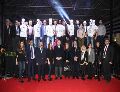 Ato'dan Kadına Şiddete Karşı Erkek Mankenli Defile