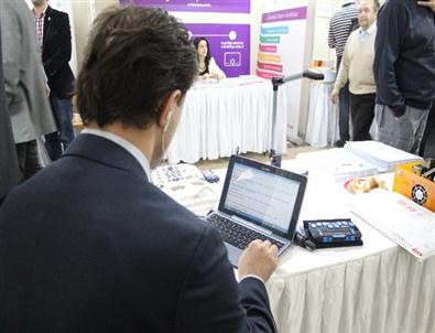 (özel Haber) Görme Engelliler 'Teknoloji”yle Özgürleşiyor