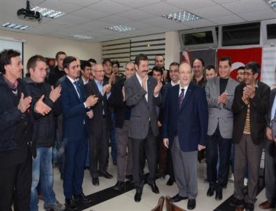 Milletvekili Aday Adayı Uğur'a Alkışlarla Karşılandı