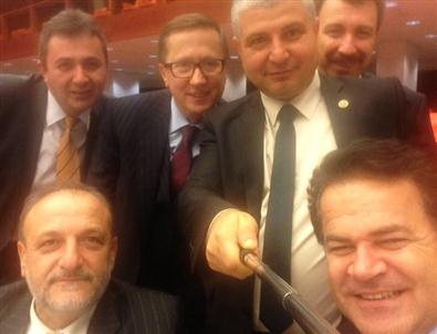Selfie çubuğu Meclis'e girdi
