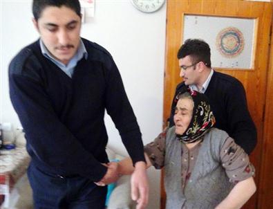 Gözleri Görmeyen Yaşlı Kadın 5 Saat Banyoda Kilitli Kaldı