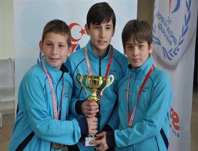 Yamanlar Koleji Teniste Şampiyon Oldu