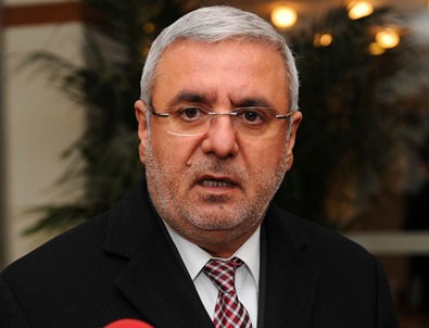 Metiner: CHP diktatör arıyorsa badem bıyıklı Führer'e baksın