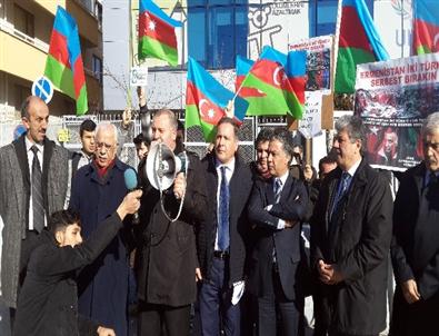 Bm Önünde Ermenistan’daki İki Azeri İçin Eylem